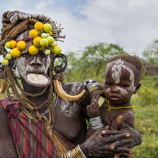 Mago - Mursi woman with child